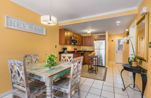 Truman Annex Condo | SOUTHARD SUNSET~2 Bedroom 1st Floor Unit in Truman Annex w/Shared Pool!