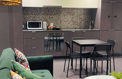 Southbank Apartment | Southbank Hidden Gem-Delux 2B with Parking/Balcony/Pool/Sauna/Gym walk to Crown