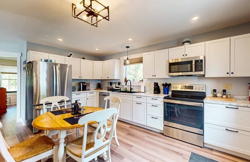 Greenville Cottage | Southbrook Cottage-Waterfront*Pet Friendly*Sunsets