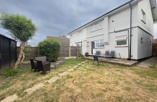 Westcliff-on-Sea House | Southend Retreat KING SUITE luxury stay with parking