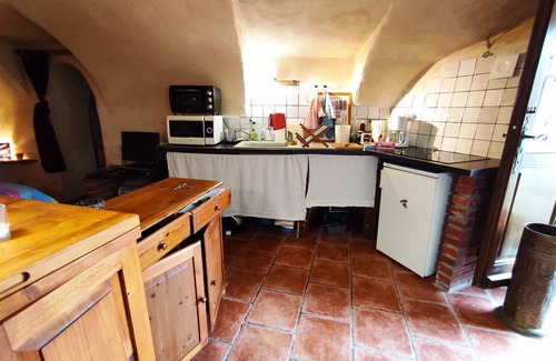 Brujas Apartment | Southern Ardèche Cevennes, studio at the inhabitant independent, typical and intimist.