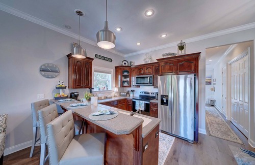 Fort Bay House | Southern Charm is 3-Bdrm 3-Full Bath Villa just a minute walk to beachfront pool