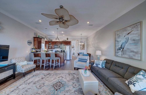 Fort Bay House | Southern Charm is 3-Bdrm 3-Full Bath Villa just a minute walk to beachfront pool