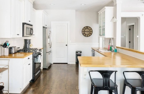 Hope Gardens House | Southern Charm: Downtown, Walk to Farmers Market & Printers Alley!