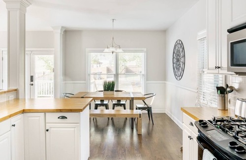 Hope Gardens House | Southern Charm: Downtown, Walk to Farmers Market & Printers Alley!