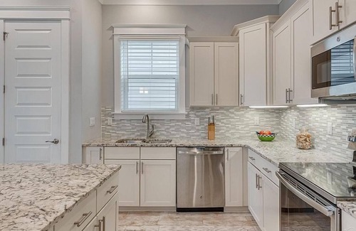 Navarre Beach House | “Southern Charm” Stunning Beach Home! Pool, Kayak/Paddleboard,Bikes