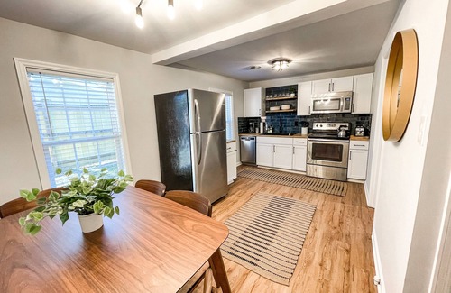 North Charleston House | ♥Southern Charm♥ walkable/outdoor space/new reno