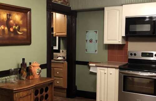 Springfield House | Southern Charmer near downtown