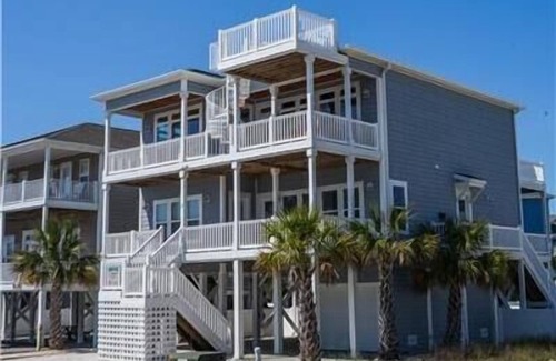 Ocean Isle Beach House | "Southern Comfort" Private Pool, Tiki Bar, Elevator, Pool Table, Crow's Nest