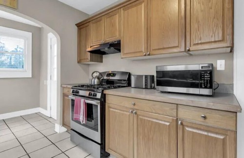 Jefferson Park House | Southern Comfort Bungalow 15 Mins to Downtown+ Parking