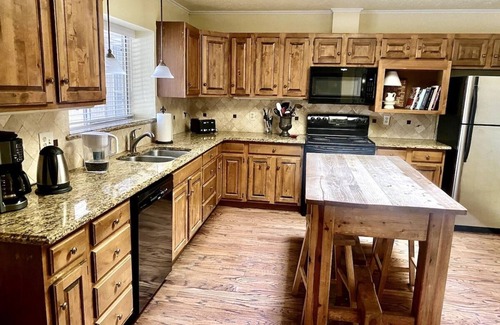 Amarillo House | Southern Comfort: Cozy Retreat- 4 beds