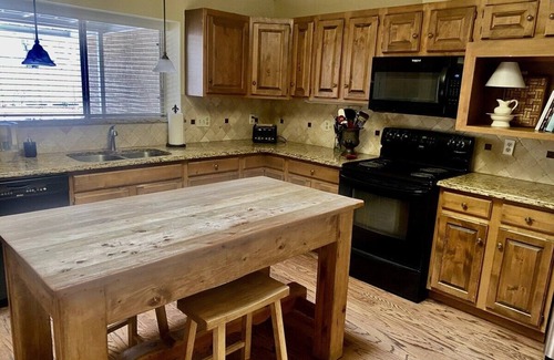 Amarillo House | Southern Comfort: Cozy Retreat- 4 beds