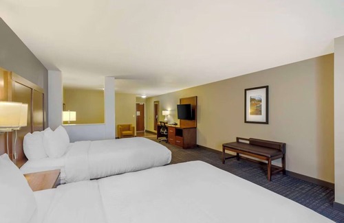 Loveland House | Southern Comfort in 3 Welcoming Suites Near Boyd Lake State Park