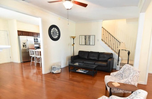 Memphis House | Southern Comfort on Mud Island 3 BR 2.5 Bath