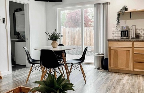 Medford Apartment | Southern Comfort -Modern Guest House with Private Hot Tub & Loft