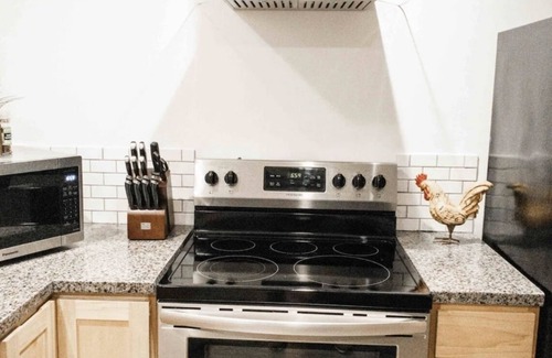 Medford Apartment | Southern Comfort -Modern Guest House with Private Hot Tub & Loft