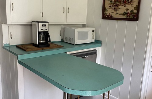 Laurel House | Southern cottage close to downtown with shopping and restaurants
