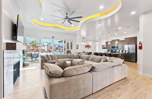 Hurricane House | Southern Desert Retreat - Private Pool and Hot Tub
