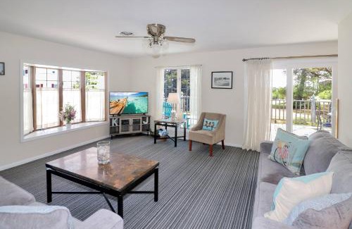 Deep Hole House | Southern Dream - Water views & screened porch!
