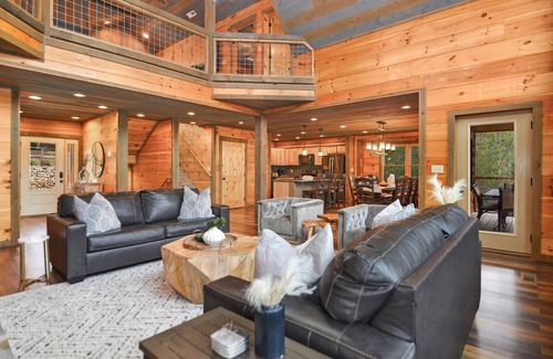 Gatlinburg - Pigeon Forge Cabin | "Southern Falls" - Luxury 4BR Pool Cabin in The Summit at Bluff Mt!