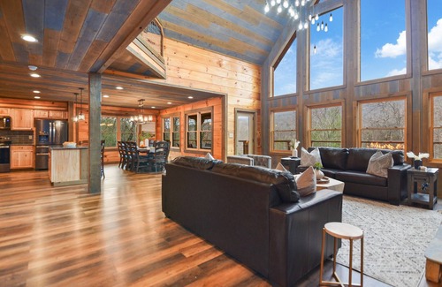 Gatlinburg - Pigeon Forge Cabin | "Southern Falls" - Luxury 4BR Pool Cabin in The Summit at Bluff Mt!