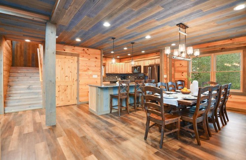 Gatlinburg - Pigeon Forge Cabin | "Southern Falls" - Luxury 4BR Pool Cabin in The Summit at Bluff Mt!