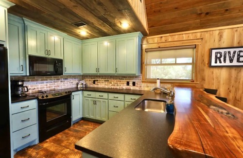 Glenwood House | Southern Grace on the Caddo - on the RIVER! with HOT TUB!
