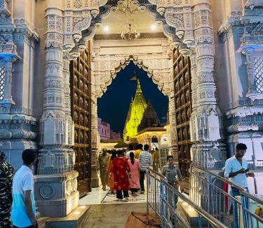 Varanasi Hotel | Southern Grand Kashi - Inside Kashi Vishwanath Temple Corridor