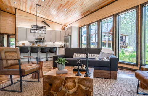 Broken Bow Cabin | Southern Leisure in Broken Bow - Modern Luxury Cabin w/Hot Tub and Fireplace