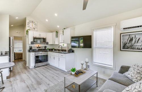 Oakland House | Southern Oregon Cabin Fire Pit and Private Pond!
