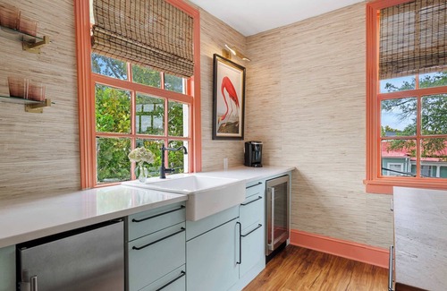 Cannonborough Elliotborough House | Southern Regent | HUGE 10bd with Speakeasy Bar