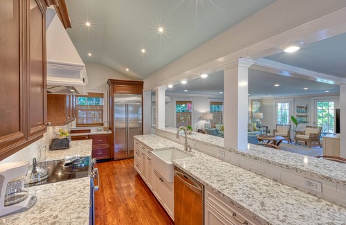 Historic Seaport House | SOUTHERNMOST BELLE~ Heated Pool, Gourmet Kitchen & Elegant Large Bedrooms!