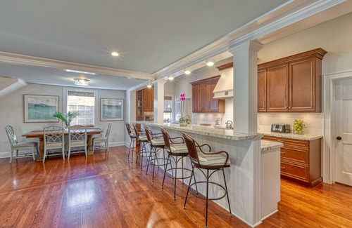 Historic Seaport House | SOUTHERNMOST BELLE~ Heated Pool, Gourmet Kitchen & Elegant Large Bedrooms!