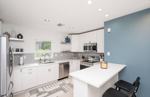 Midtown House | Southernmost Serenity - 3 Bedroom/2.5 Bathroom With Pool & Outdoor Bar