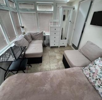 Brunswick Park House | Southgate Home Stay