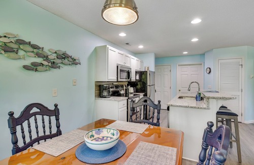 St. James Condo | Southport Fall Getaway | Condo w/Deck + Pool
