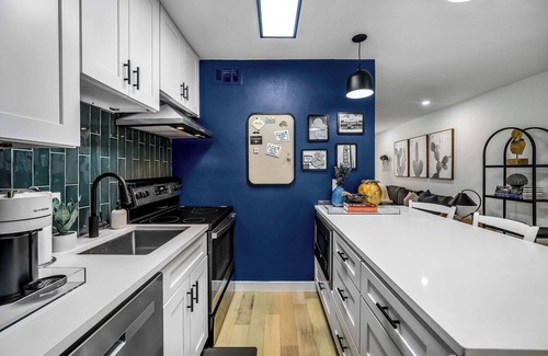 South Lamar Condo | Southridge Bunkhouse: Modern Comforts in Prime Location