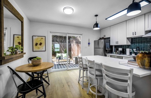 South Lamar Condo | Southridge Bunkhouse: Modern Comforts in Prime Location