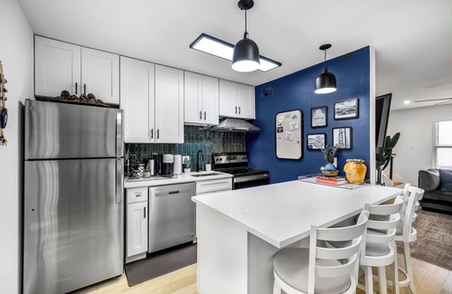 South Lamar Condo | Southridge Bunkhouse: Modern Comforts in Prime Location