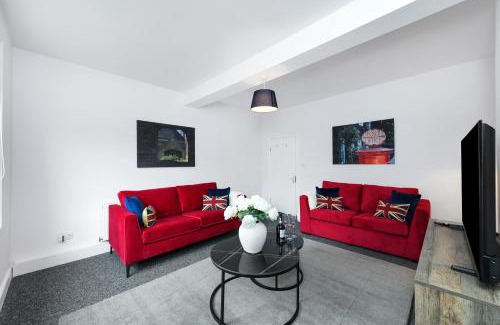 Southwell Apartment | Southwell 3-Bed Near Racecourse, Minster and Trails