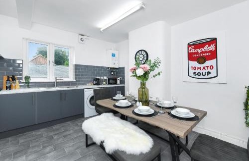 Southwell Apartment | Southwell 3-Bed Near Racecourse, Minster and Trails