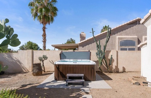 East Mesa House | SOUTHWEST SIMPLICITY: POOL + SPA + POOL TABLE