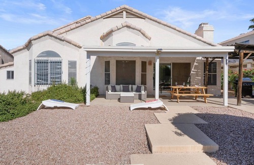 East Mesa House | SOUTHWEST SIMPLICITY: POOL + SPA + POOL TABLE