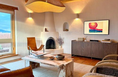 Taos House | Southwest Style, Views, Hot Tub, 10 min to Plaza