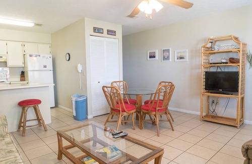 West Panama City Beach Condo | Southwind L4 One Bedroom Condo Near the Beach