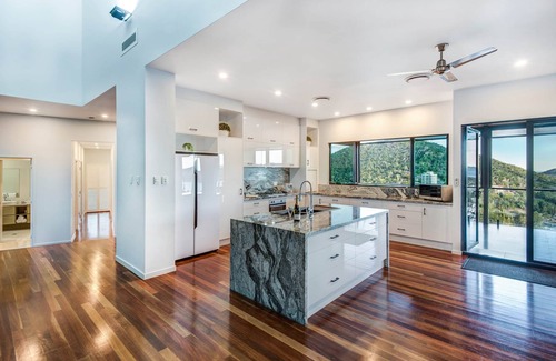 Hamilton Island House | Southwinds, Stunning 8 Bedroom House on Hamilton Island