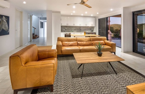 Hamilton Island House | Southwinds, Stunning 8 Bedroom House on Hamilton Island