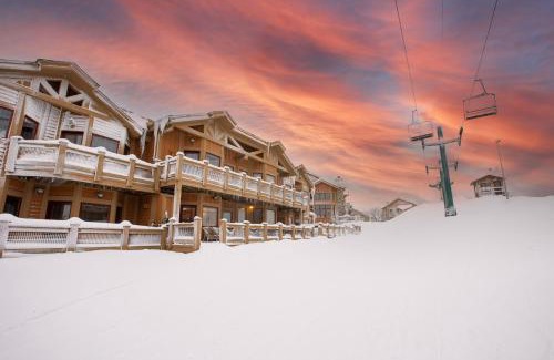 Champion Apartment | Southwinds Ultimate Slope Side Relaxation Spot