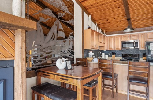Village of Four Seasons Condo | Southwood Shores 304-4B - Updated Top Floor Condo!