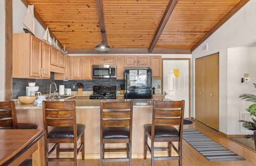Village of Four Seasons Condo | Southwood Shores 304-4B - Updated Top Floor Condo!